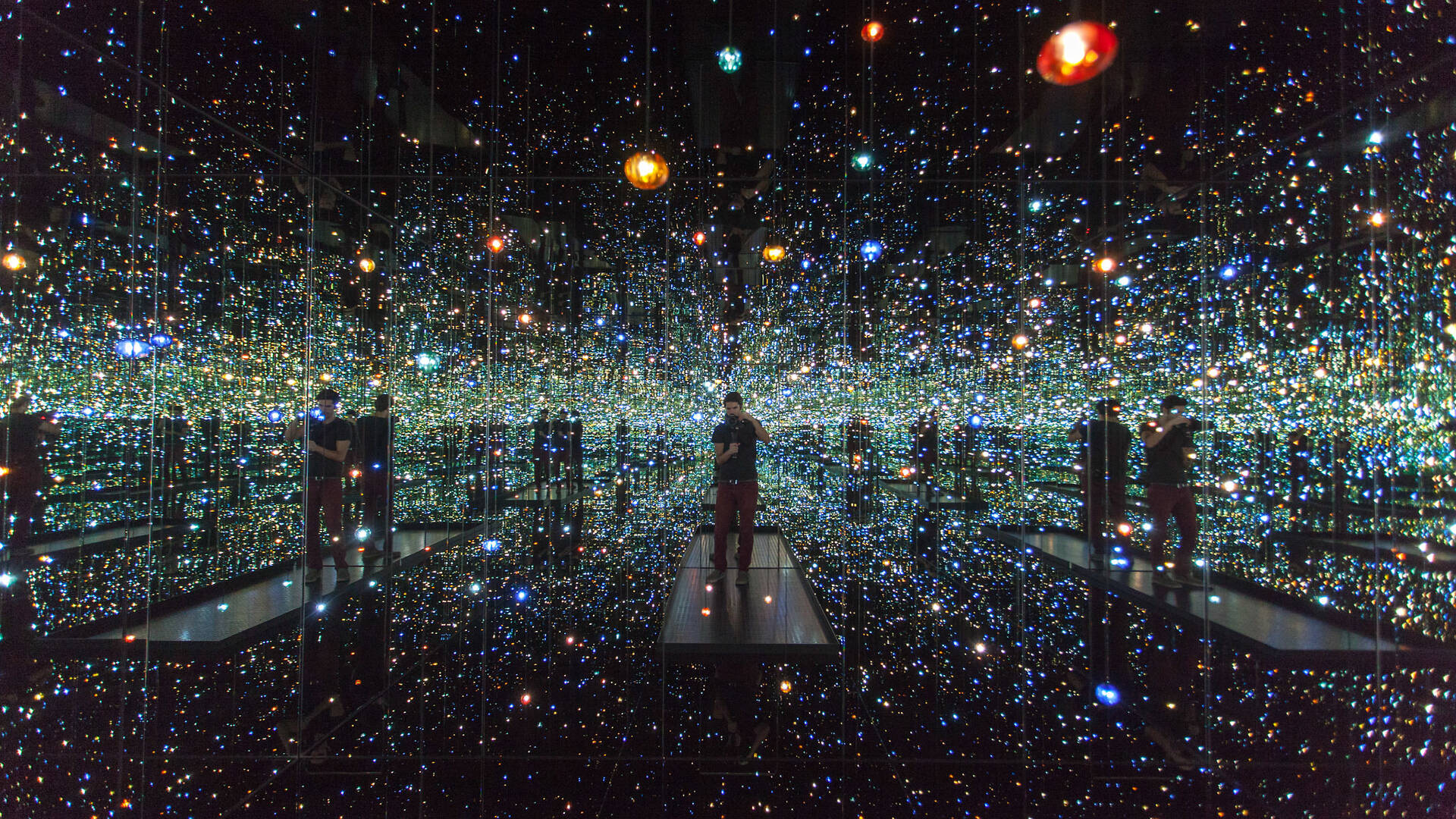 Infinity Mirrored Room gallery 27
