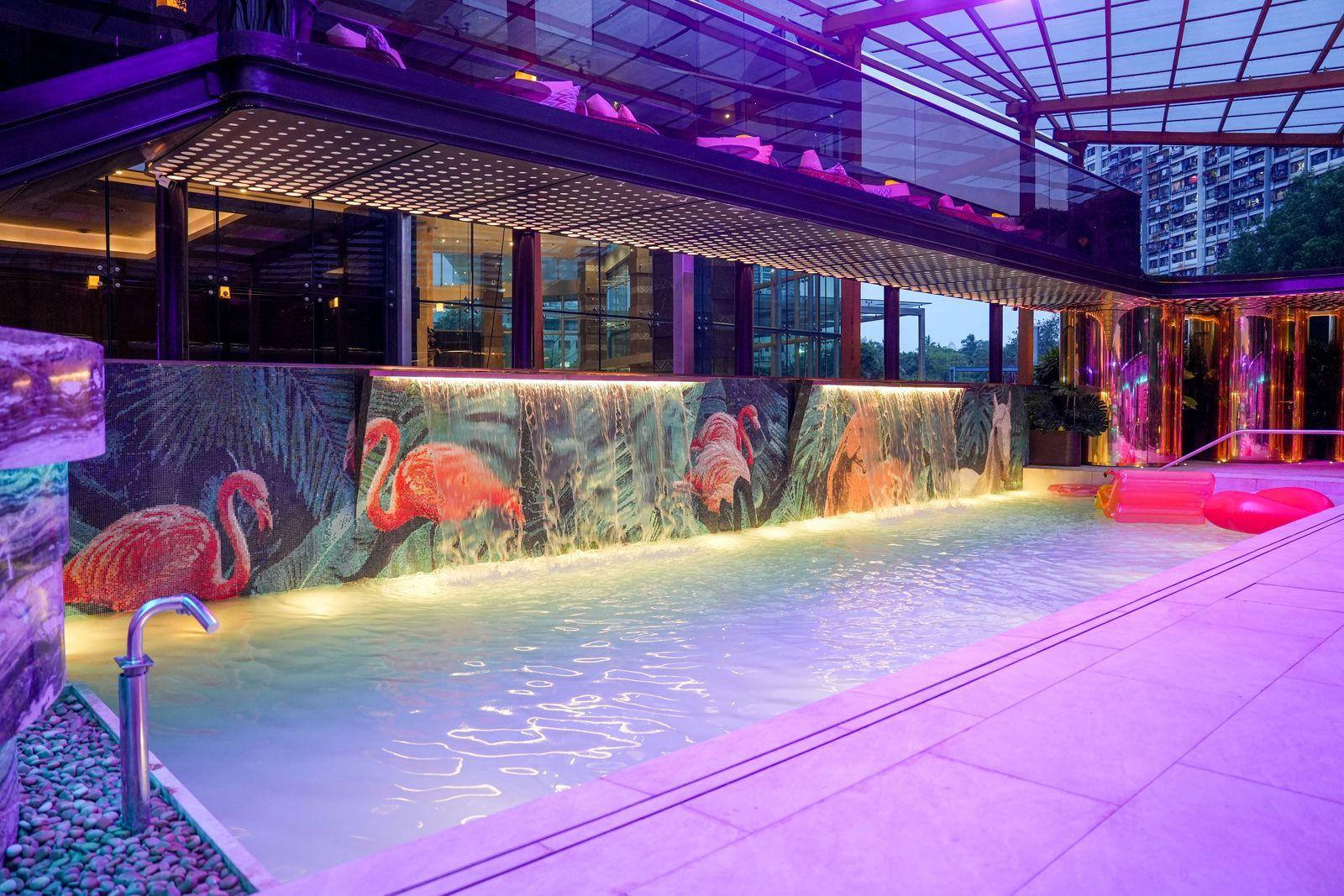 Club Jolie's gallery 20